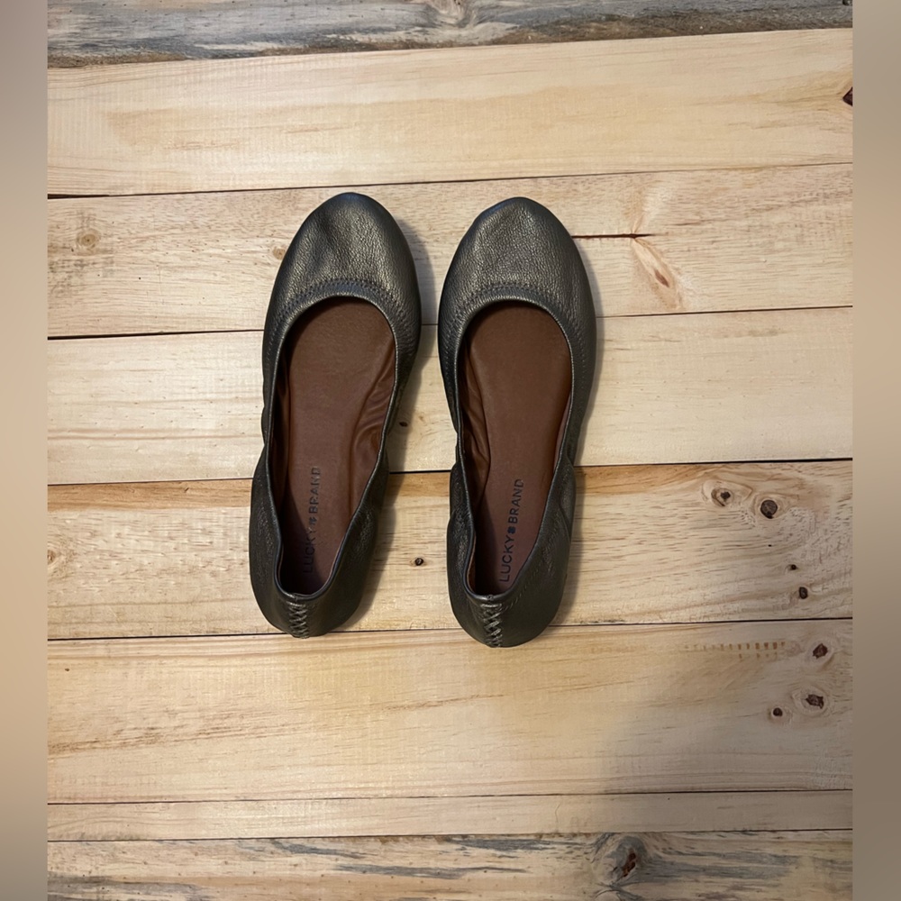 Olive/grey flats lucky brand